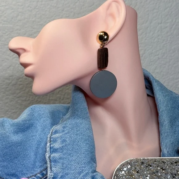 ⚜️🪵 Gold and Gray Statement Earrings ❤️🔥 - Picture 1 of 6